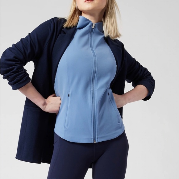 - NWT- athleta salutation stash pocket 5” short navy blue - Picture 2 of 6